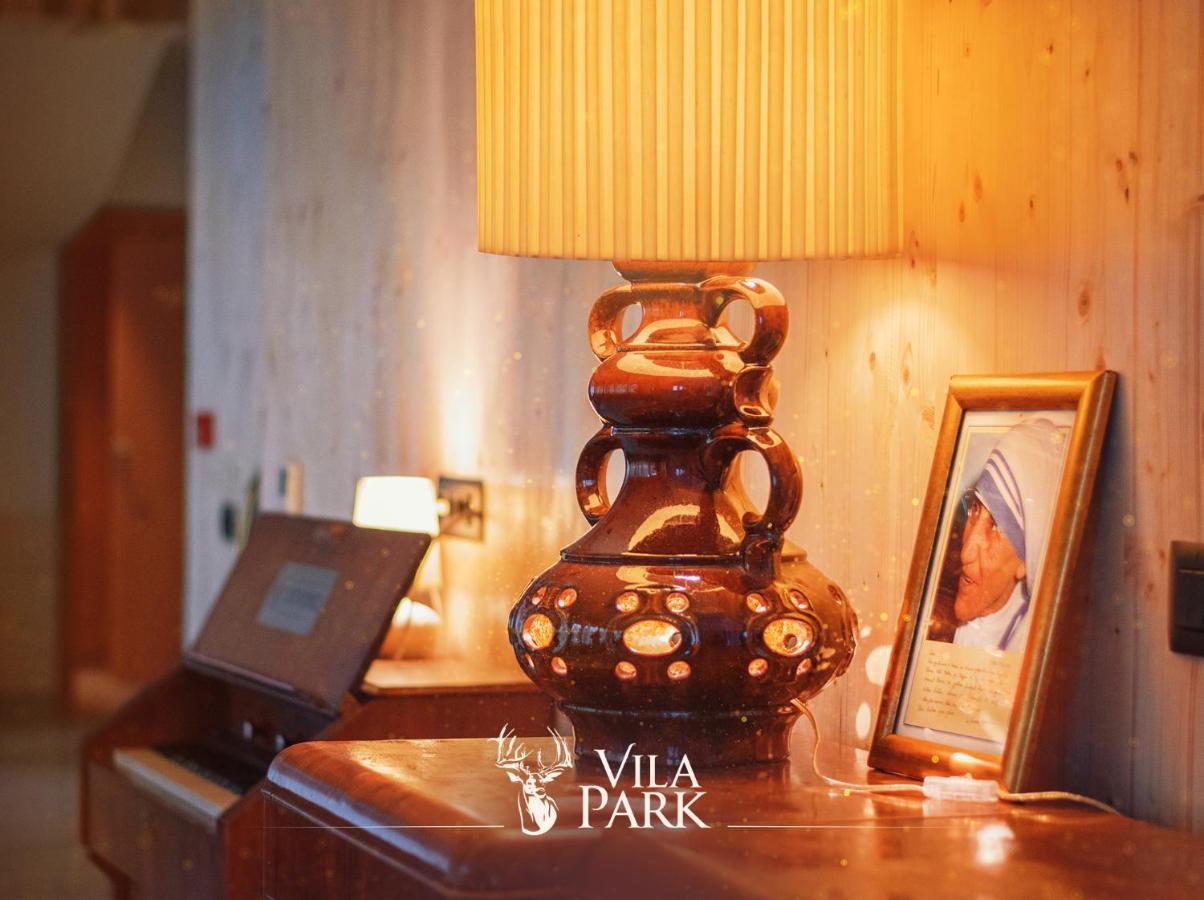 Vila Park Bujtina Hotel พริเซรน ภายนอก รูปภาพ